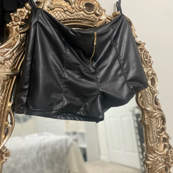 Pants - Chic Black Faux Leather Shorts
